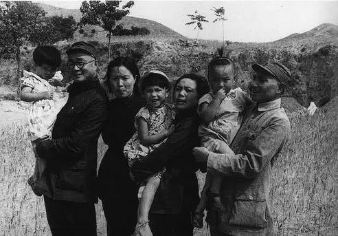 2、84年和88年女的婚配好嗎:年屬鼠女和年屬龍男有緣分嗎