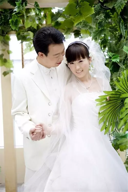 3、新人結婚配上的歌曲好聽:給我一些結婚用的歌曲