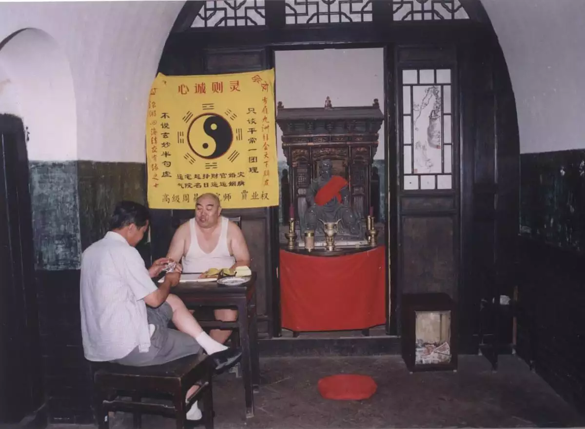2、一個算命先生的忠告:一個算命先生（很准）所說的話能全信嗎
