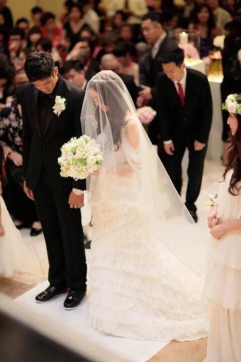 6、結婚當天的東西為什麼不能給別人:結婚的東西可不可以隨便給人啊