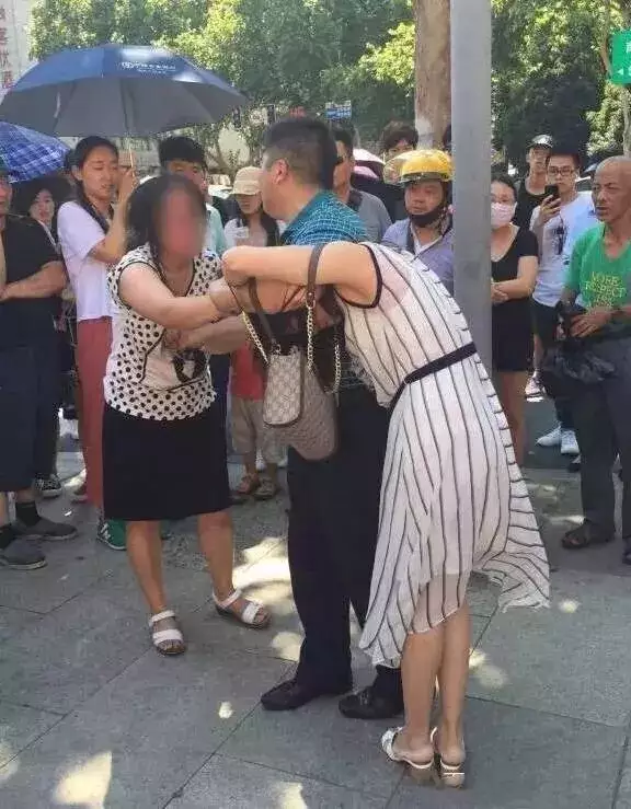 6、我老公有一個小三，而且這個女的對我老公幫助特別大，扶持我老公做生意，而且生意還挺成功，這個女的人品