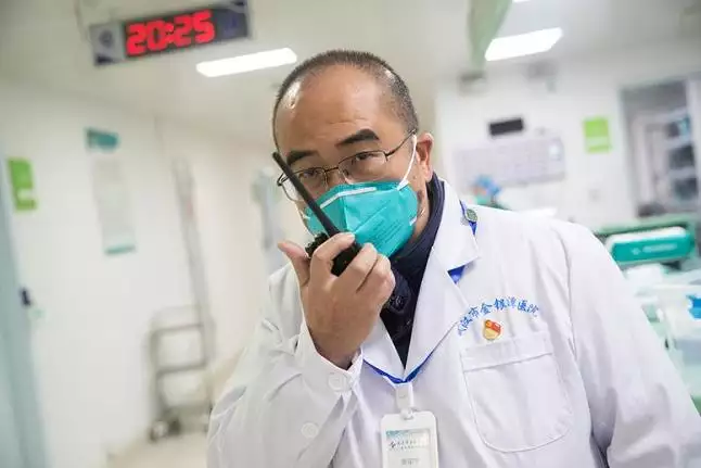 5、平車運送病人，病人頭朝上， 為何搶救病人 病人頭朝下 這不矛盾嗎