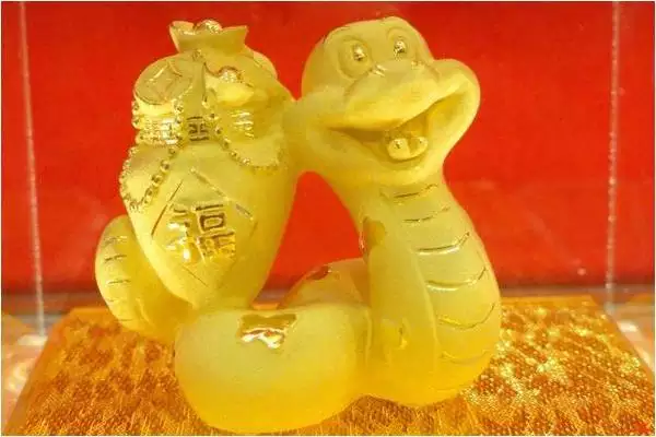 3、蛇和狗相配嗎婚姻:女狗男蛇相配嗎婚姻