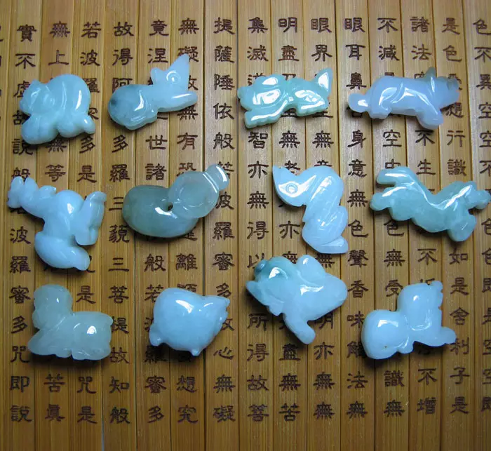 屬相雞適合戴什麼玉手鏈：屬雞的人帶什麼玉