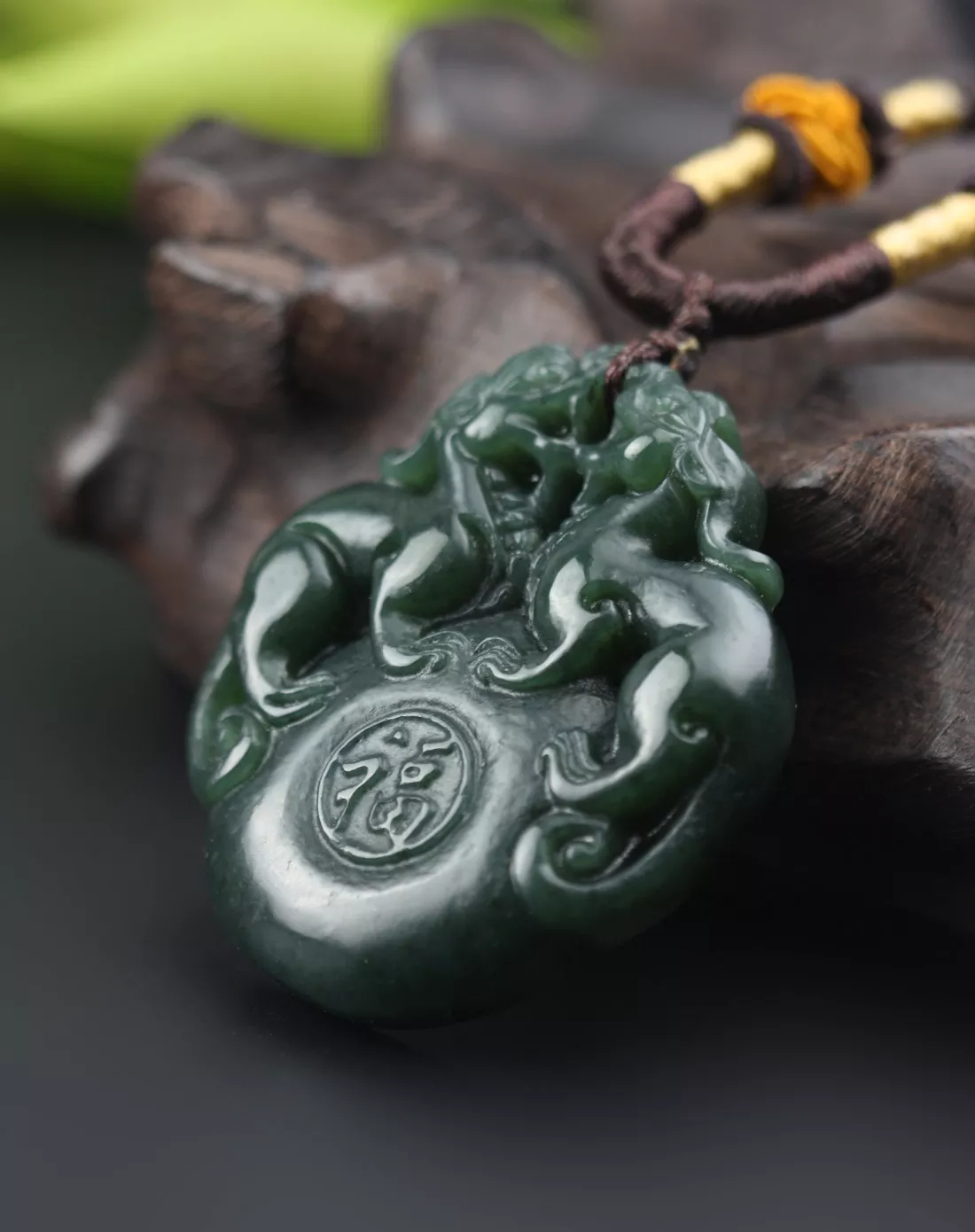 2、貔貅圖片吊墜:怎麼穿貔貅吊墜，有圖片