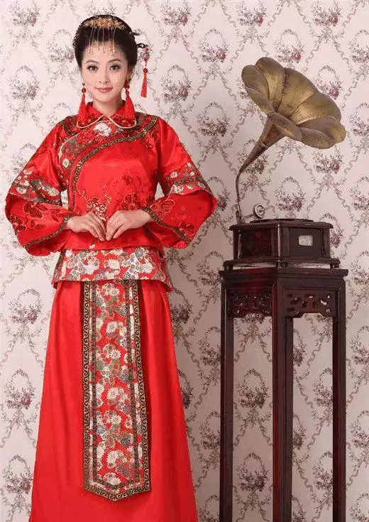 1、古時娶親配大禮冠的是什麼樣的人:古代的“鳳冠”，“霞帔”是什麼樣的