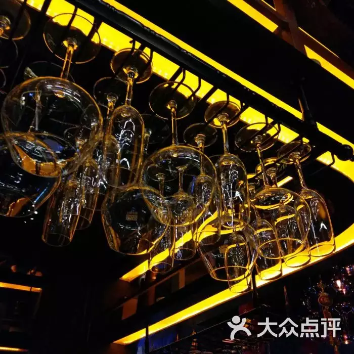 在酒吧上班的藝名怎麼取：在灑吧工作取什麼藝名好聽