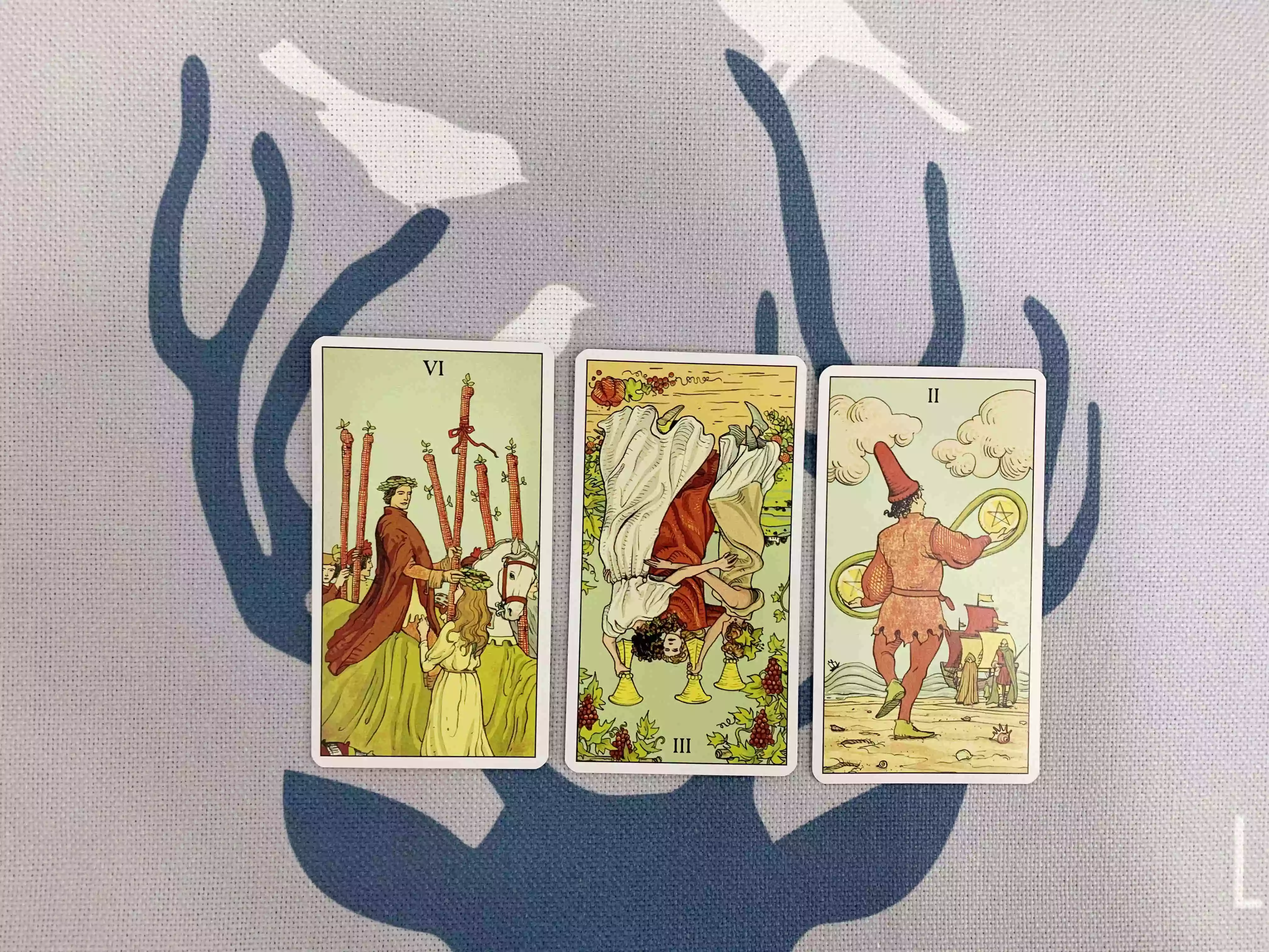 1、塔羅占卜他對這段感情的打算:塔羅牌問感情