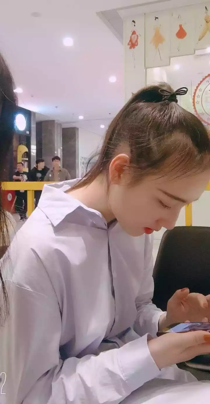 5、女朋友比自己大四歲下場:女朋友比我大四歲，昨天我提出分手后後悔了，怎麼辦啊？