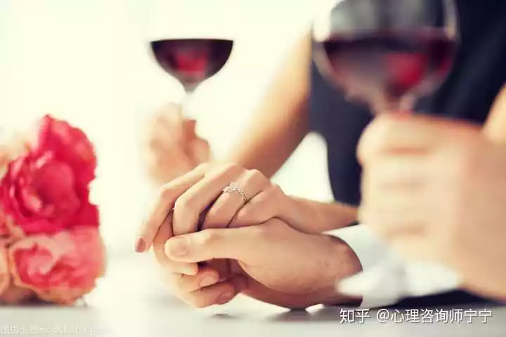 7、婚外情被老婆發現，又吵又鬧。男人兩邊都舍不得！說看誰能忍，叫情人等他兩年，這男人心裏怎麼想的 ？