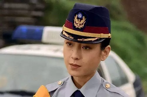 2、仿運轉手之戀的電視劇:為了一個美女把一輩罰單開完了是什麼電視劇？