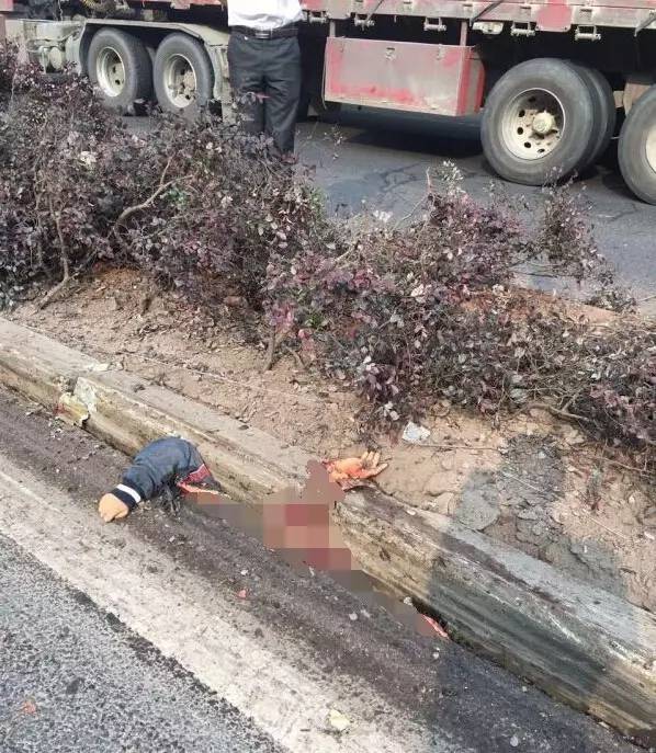 4、為什麼不能摸死人的手:家中老人去世能摸他手嗎?