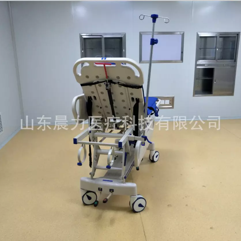 9、在將病人送往醫途中，病人頭部的朝嚮應與載他的交通工具(救護車、飛機等等)前進的方向______，