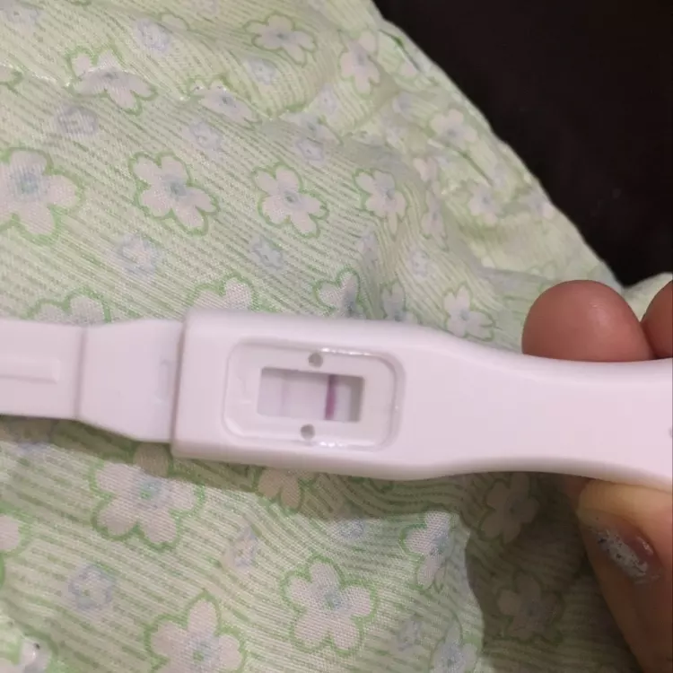 吃完葯驗孕棒一深一淺：吃了緊急葯會導致驗孕棒一深一淺嗎?