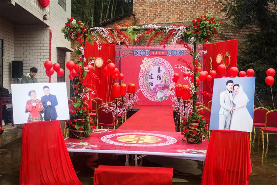 3、廣東農村結婚配音:農村結婚，背景音樂是幸福的兩個人，很火的一段