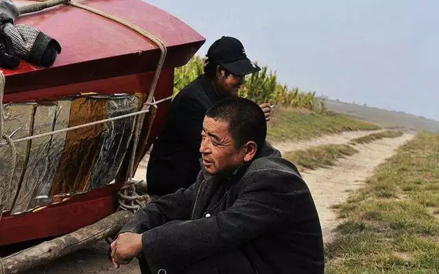 3、人死後離婚配偶有補助嗎:人死後家人可以為他嗎?