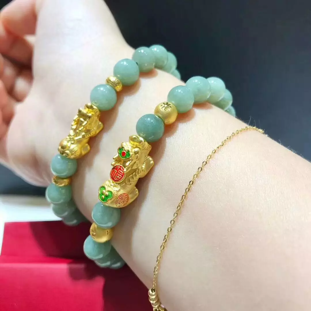 3、黃金吊墜和黃金轉運珠，如果編成項鏈或是手鏈，配紅繩還是黑繩好看？