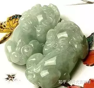 2、女的戴玉貔貅好處:佩戴和田玉貔貅吊墜有什麼好處？