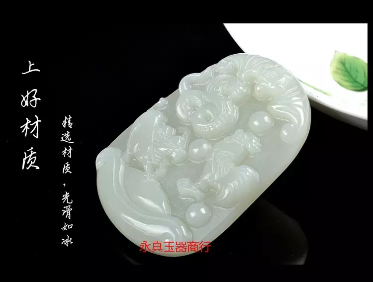 與龍三合的屬相可以戴九龍玉牌嗎：穤種橢圓形翡翠玉牌尺寸多厚為好