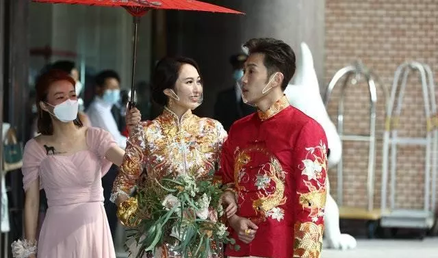 3、成婚和結婚的意思:指腹為婚和奉子成婚分別是啥意思？？？？？