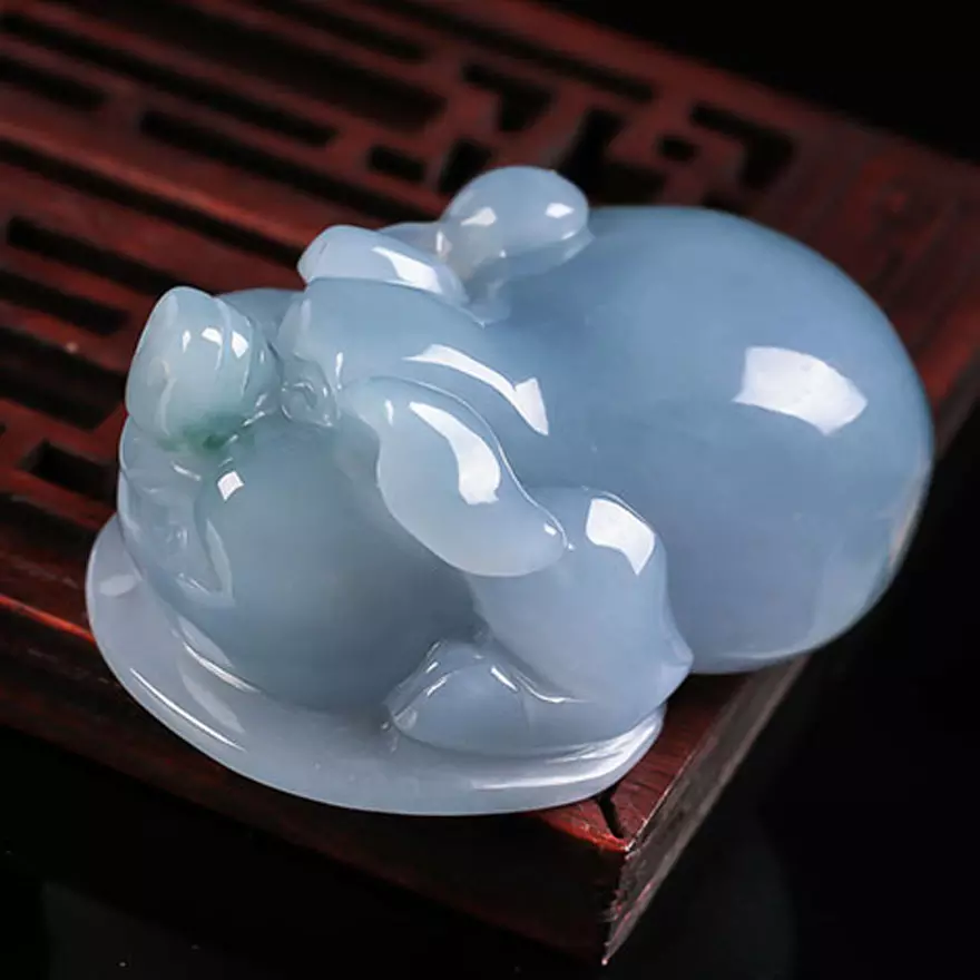 屬豬的佩戴什麼屬相的掛件：屬豬的佩戴啥？