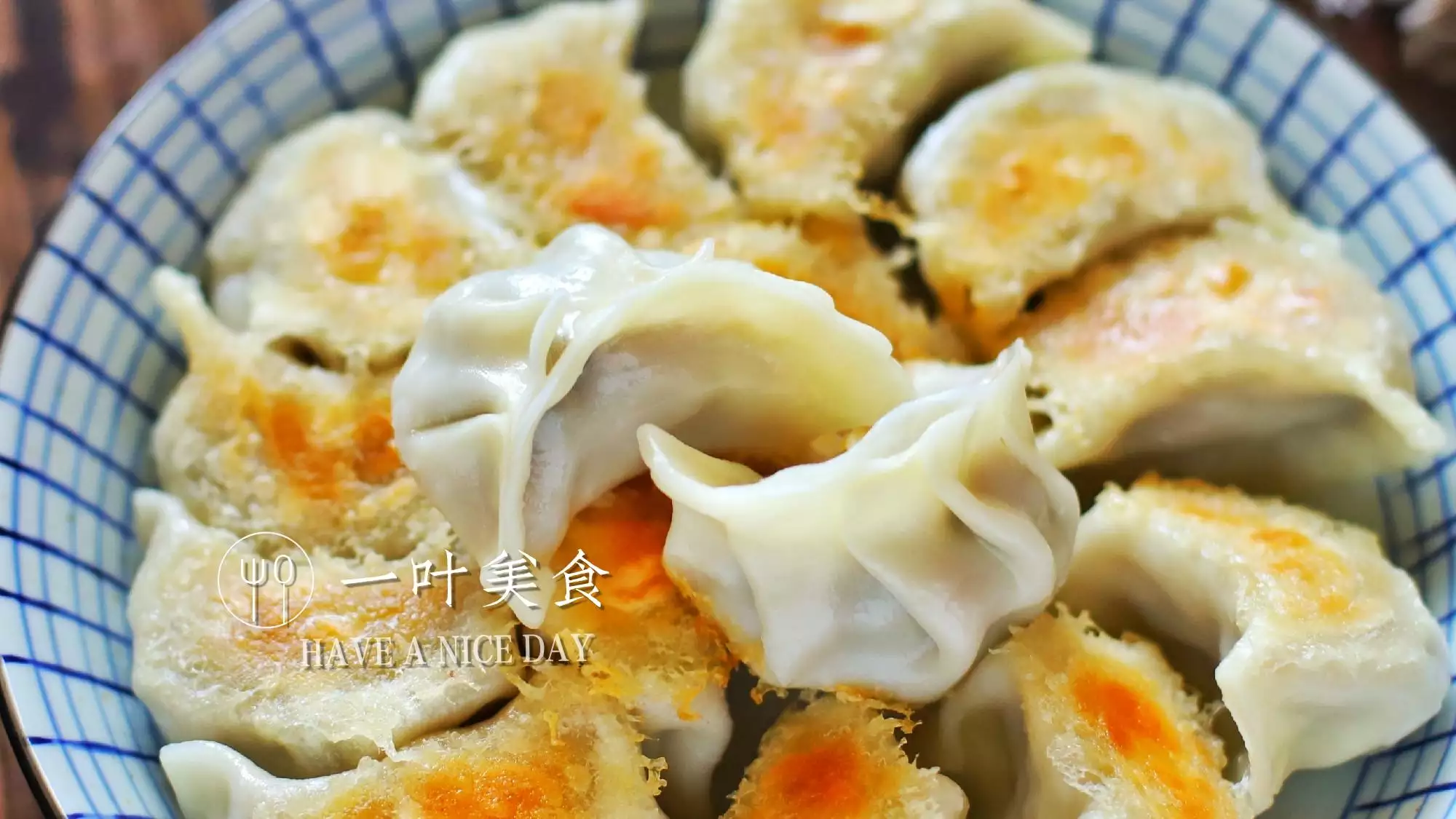 麻頭包餃子是什麼屬相：麻頭包餃子,儘是嘴。打一生肖
