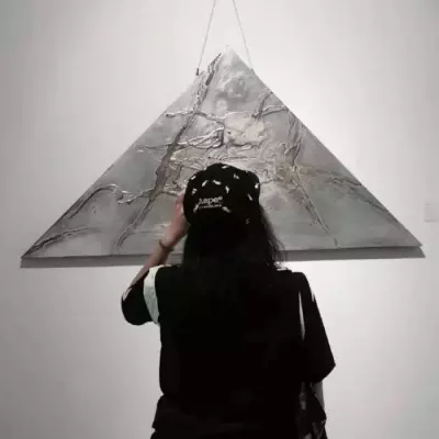 頭像個性簡約高冷背影：我想要女生背影頭像 （好看的啊）