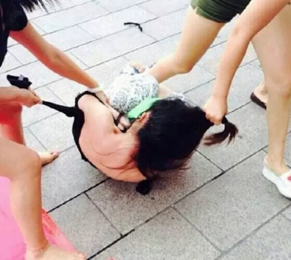 3、小三是不是比老婆舒服:為什麼男人出軌普遍反響都是小三比老婆更懂自己？