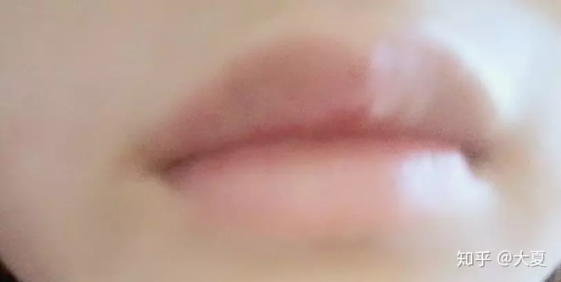 1、女人上唇薄下唇厚代表什麼:學嘴巴薄的女人好不好