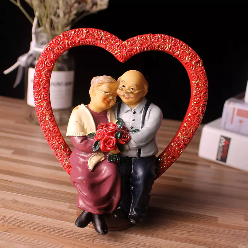1、結婚20年買什麼紀念品:結婚二十年是什麼婚 可以送什麼禮物？