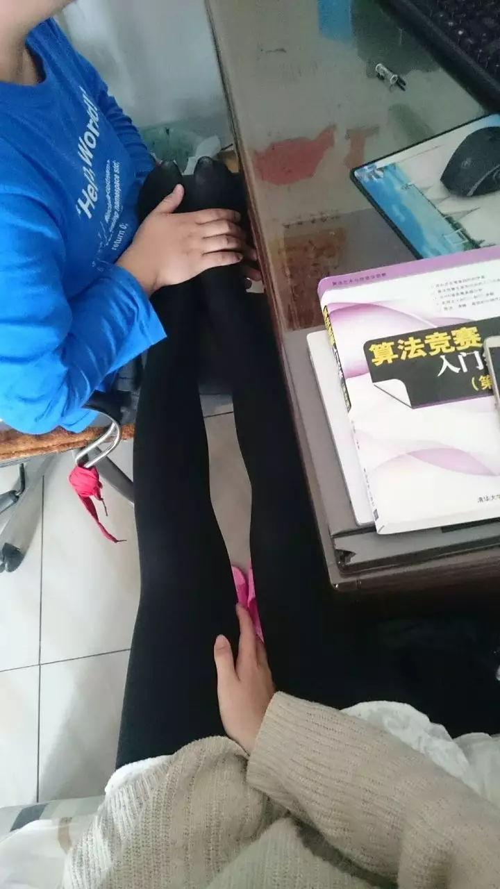 2、男人行不行看腿就知道:男人看了一眼你的腿，說明什麼？