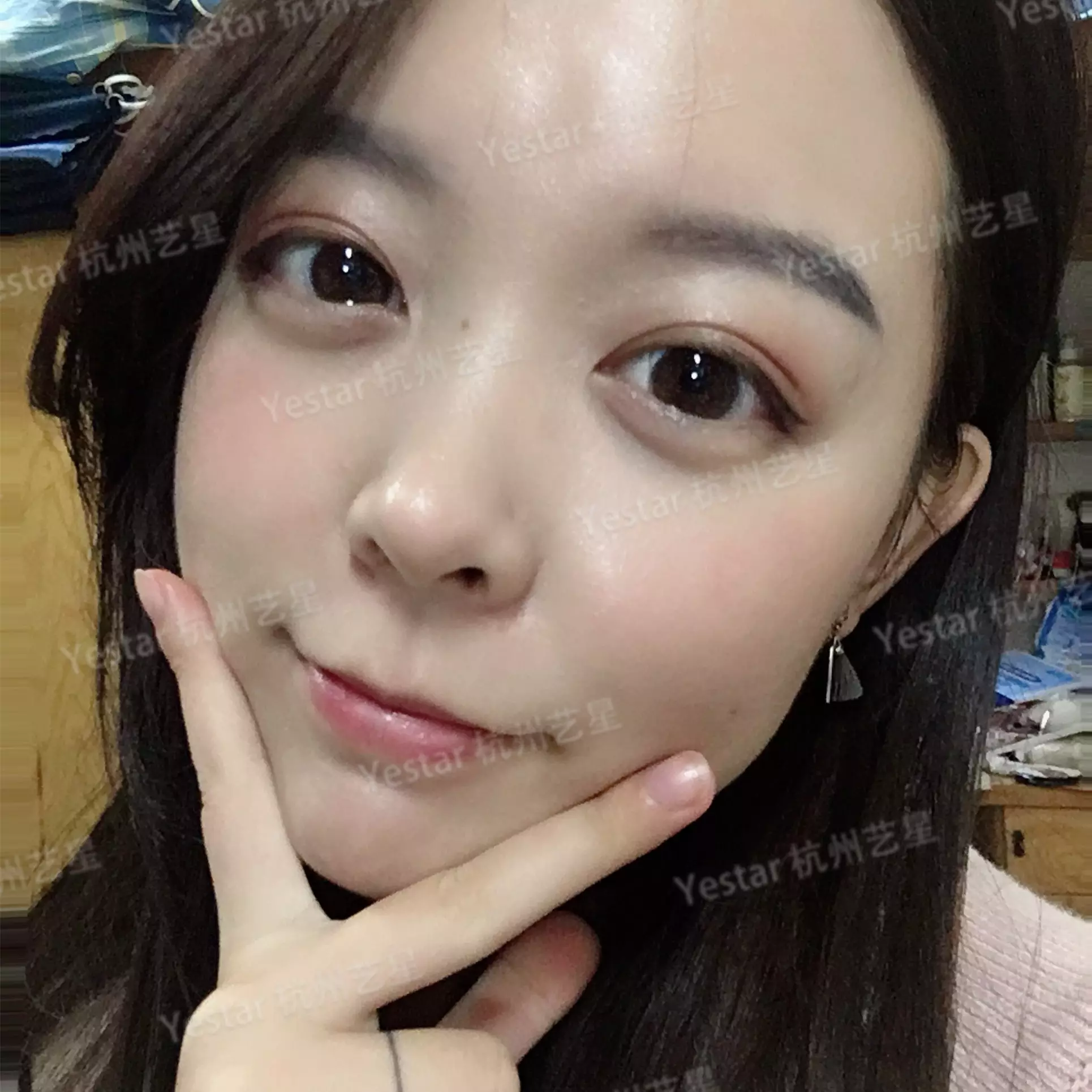 4、眼睛特別亮有神的女人:一個女生眼睛有神 明亮 晶瑩剔透 黑白分明 說明什麼