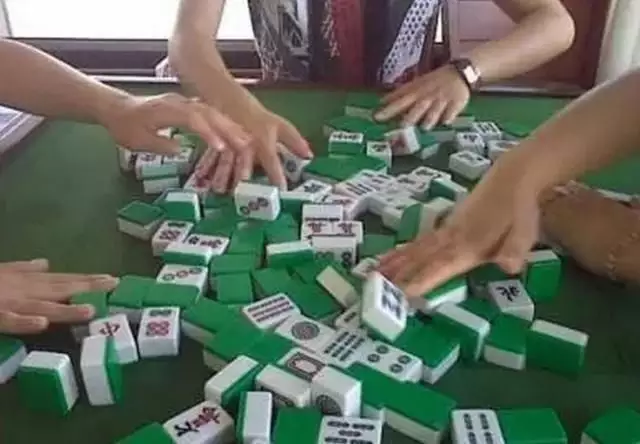 4、打牌老輸錢的人財運怎麼樣:打牌老是輸錢怎麼辦的轉運辦法是什麼