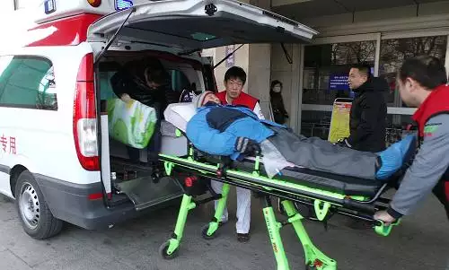 2、運送患者的注意事項:搬動患者時應注意哪些問題