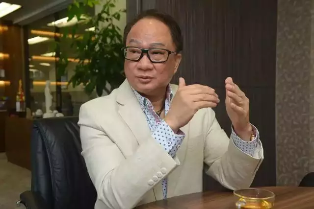 1、白蠟金蛇男的婚配:兩個白蠟金命人適合幾月娶親？