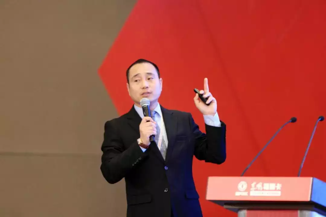 四周八方聚群英的屬相：四周八方聚群英,直待龍蛇到日辰指什麼生肖