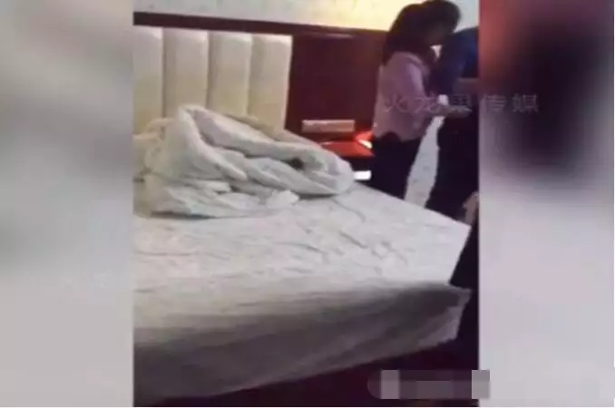 6、瞥見老公和小三在一起應該怎麼辦:當看到老公和小三坐在一起,伶俐的女人怎麼做