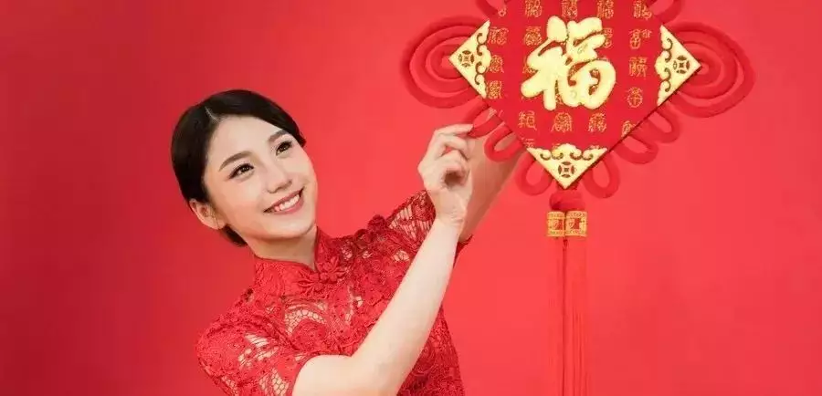 2、68年屬猴女和屬牛人婚配如意:93年屬雞的男性和什麼屬相最配