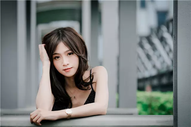 哪個屬相讓人神顛倒：天生魅力十足，總是能令男人神顛倒的生肖女，你身邊有沒有？