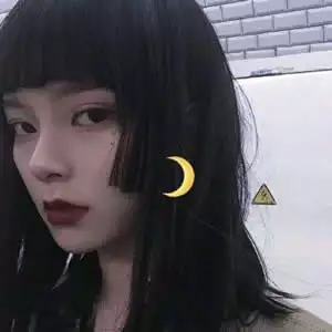 頭像霸氣女生超拽高冷：跪求超拽、霸氣的女生QQ頭像、越多越好。