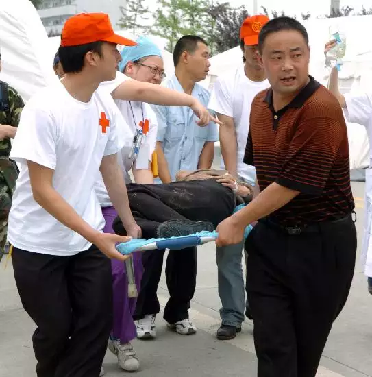 1、運送病人時頭朝哪:平車推病人時頭朝哪邊？