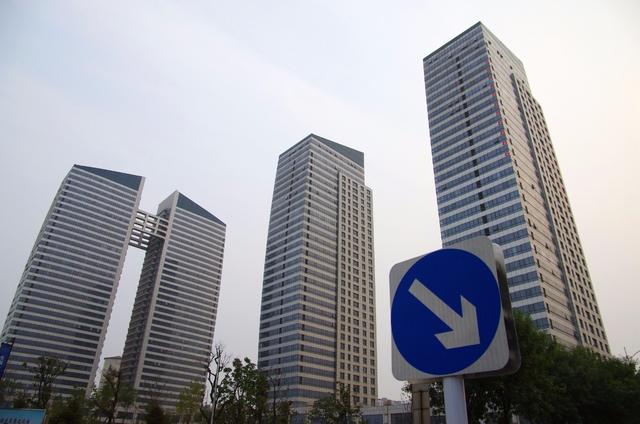 3、如今一線大城市的房價高到讓人望塵莫及，大城市人才流失該怎麼辦？