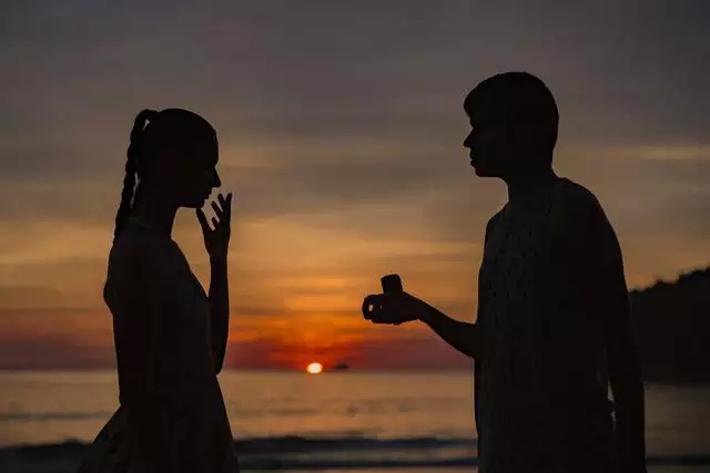 2、有離婚念頭的人必離婚:人一單有了離婚的念頭感情還能在好嗎