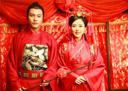4、八字怎麼看動婚:幫忙看一下八字，什麼時候能動婚啊？想知道婚姻運勢如何。謝謝！！
