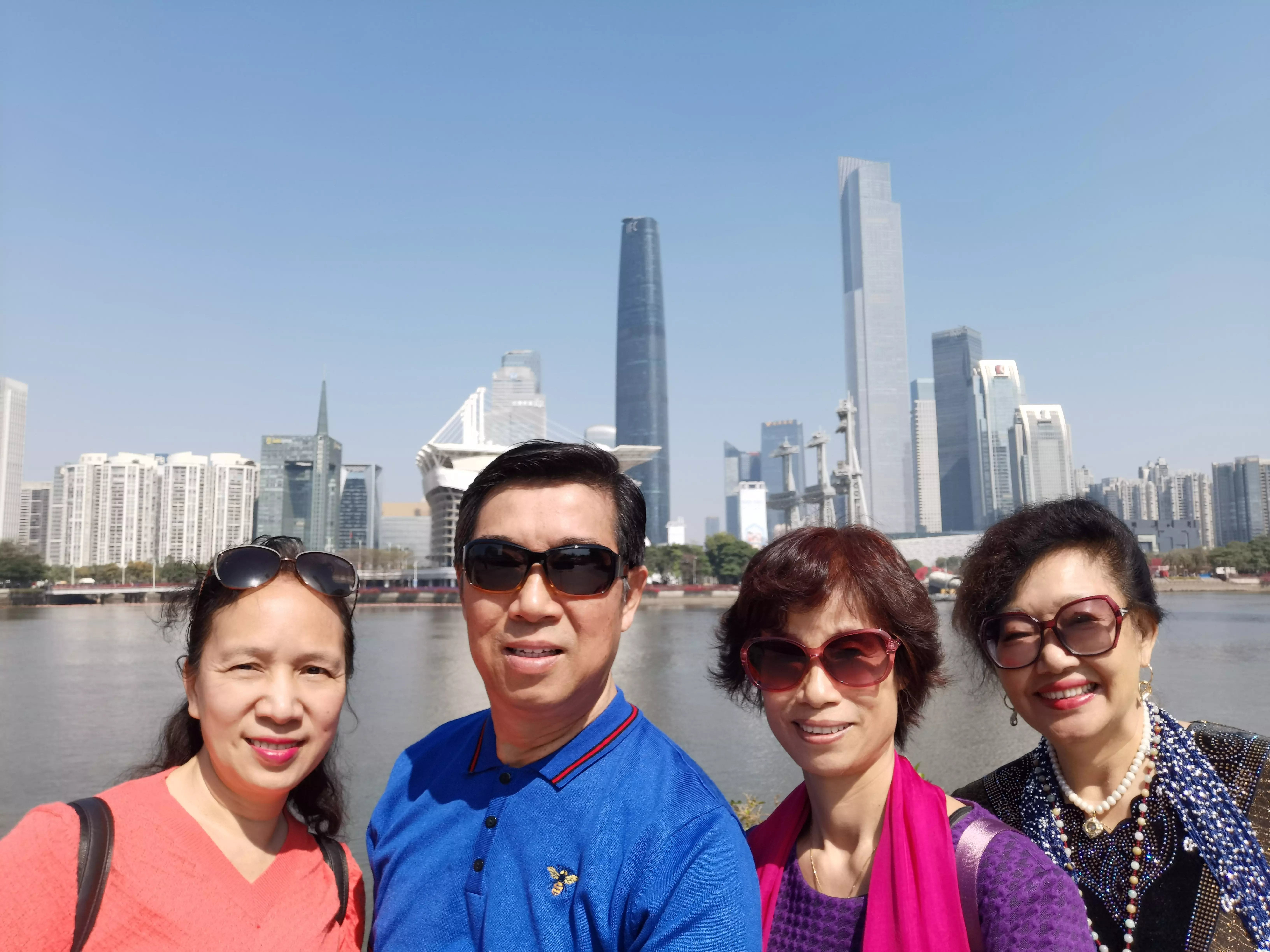 一小我私人是96年2月15日生的那麼他的生日是那天，屬什麼，是什麼座