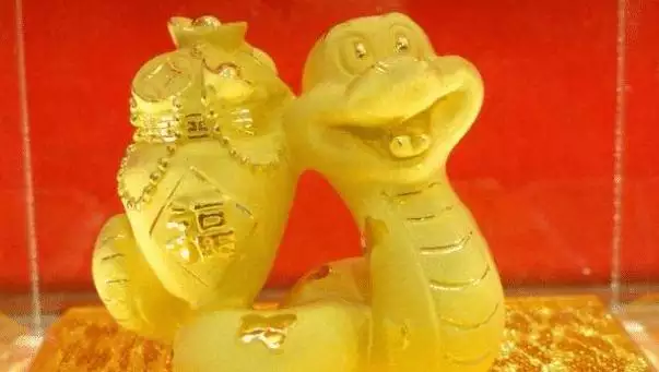 2、蛇人的婚配什麼屬相:屬蛇的和什麼屬相最配，屬蛇的配什麼生肖