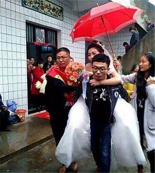 3、結婚當天下雪有什麼說法:結婚的當天下大雪有什麽意義