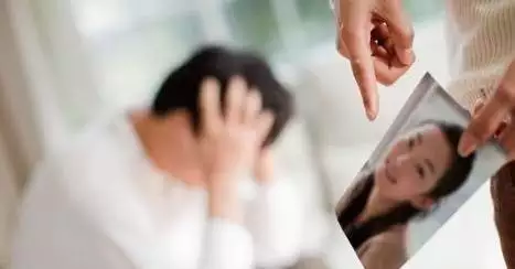 3、發現老公出軌后，他身邊的朋友都不聯繫，也不回家，談了兩次了，他不承認他在外面沒人，也希望我們的關係