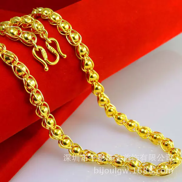 4、轉運珠當項鏈好看嗎:用紅繩項鏈搭黃金轉運珠好看，還是黃金項鏈搭黃金轉運珠好看