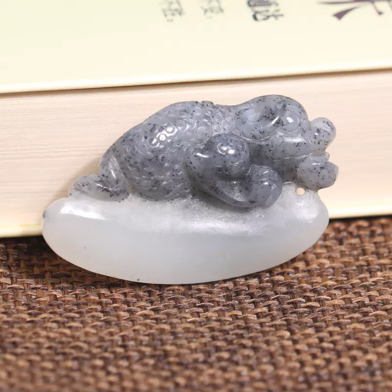 三腳金蟾玉石什麼屬相不適合：金蟾吊墜的佩帶隱諱